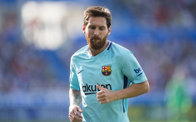 88A8娱乐焦点-克瓦拉茨赫利亚任意球击中横梁错失绝杀